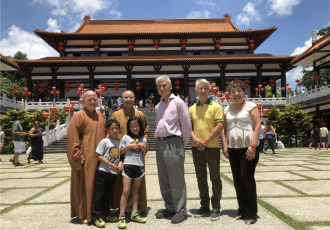 世界華文媒體專欄作家戴維思　參訪巴西如來寺